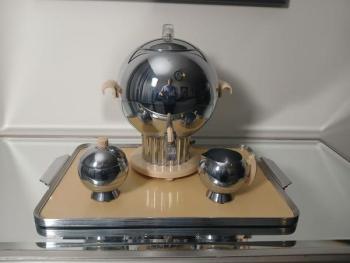 Metal Dishes - chrome, bakelite - Walter von Nessen - 1938 Metal Dishes - chrome, bakelite - Walter von Nessen - 1938