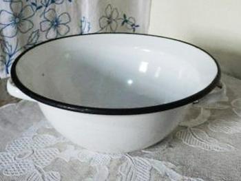 Bowl - enamel, sheet - 1930 Bowl - enamel, sheet - 1930