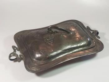 Metal Container - 1902 Metal Container - 1902