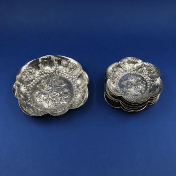 Silver bowl with 6 smaller bowls